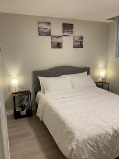 Cozy & Stylish 1BR Suite Near YYC Airport - Calgary - 4