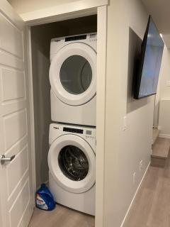 Cozy & Stylish 1BR Suite Near YYC Airport - Calgary - 2