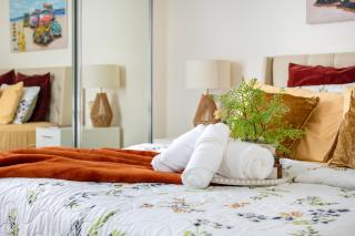 Charming Hampton-Style Retreat,Tranquil Private Bedroom with Shared Bathroom - Hamilton Hill - 8