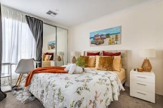 Charming Hampton-Style Retreat,Tranquil Private Bedroom with Shared Bathroom - Hamilton Hill - 0