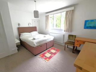Cosy Cottage with Large Garden I Semi Rural Retreat! Nearby Countryside, Beaches & Goodwood - Chichester Holiday Properties - Eartham - 3