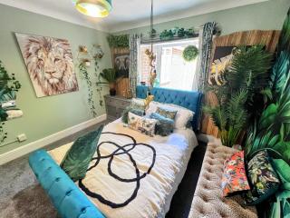 The 8 Bed Canterbury Rooftop Garden Apt - Hot Tub - Parking - Hackington - 4