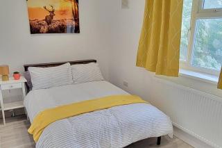 Dagenham - House - Sleeps 4 - Garden - City Centre - 9