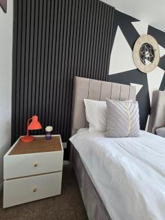 Luxury Modern Comfy 3BR House Contractors Family - Kettering - 3