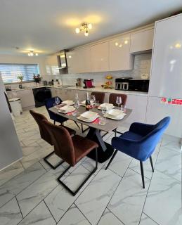 Luxury Modern Comfy 3BR House Contractors Family - Kettering - 5