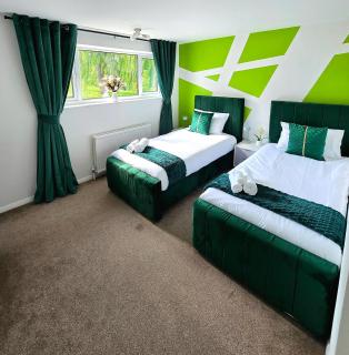 Luxury Modern Comfy 3BR House Contractors Family - Kettering - 1