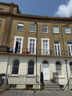 Seafront Studio Snug by the Sea - Sea Views - South Hayling - 5