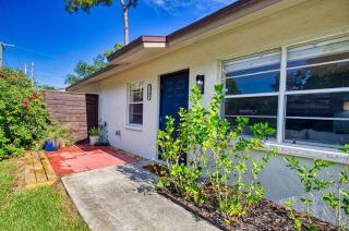Downtown Home With Fire Pit, Just 5 Min to Beach - Sarasota - 2