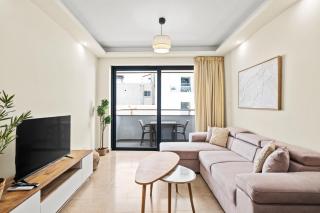 Downtown Finikoudes Beach Apartment - Larnaca - 9