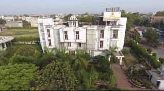 The Royal Residency - Jāmb - 0