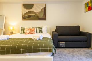 Bright & New Studio Unit Walk to Town - Christchurch - 8