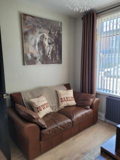 Connsbrook House- Stylish 2 Bed NITB approved close to city - Belfast - 4