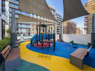 Elegant 1-Bed with Pool, Gym, Parking and Balcony - 3