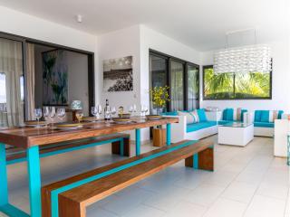 Ideal for Couples - Groups - SEA VIEW - Private beach - Pool - Free parking - Coin de Mire View - Air conditionner - Cap Malheureux - 4