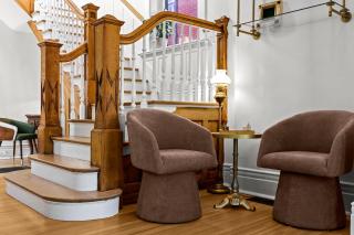 Gatsby House Mansion w Game Lounge & Hot Tub - 4