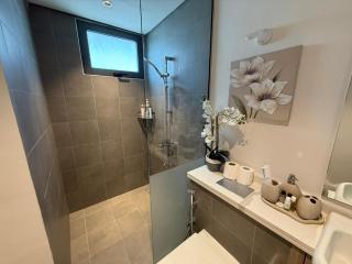 Luxury 5BR Villa Private Pool & Beach Access - Schardscha - 3