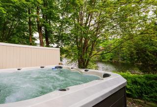 Le Chalet Brun, jacuzzi en bord de lac - Saint Adolphe D'Howard - 0