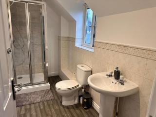 Rushden HUGE 6 Bed house with driveway - Higham Ferrers - 6