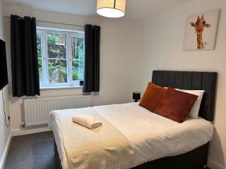 Rushden HUGE 6 Bed house with driveway - Higham Ferrers - 5