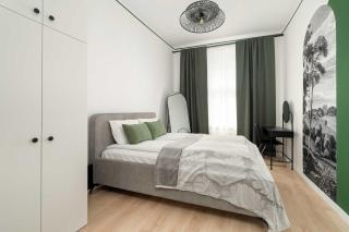 Bright Apartment close to the Old Market Square in Poznań by Noclegi Renters - Poznań - 9