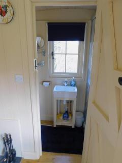 Haslemere - Cabin - Sleeps 2 - Parking - Garden - Bristol - 5