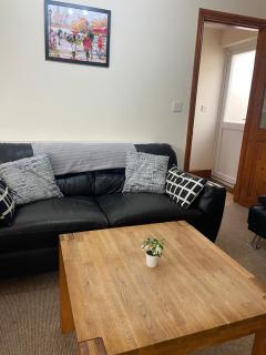Two Bedroom Bungalow No2 - Secure Gated Parking - Basildon - 2