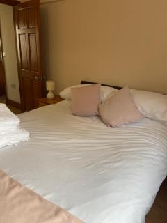 Two Bedroom Bungalow No2 - Secure Gated Parking - Basildon - 9