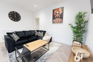 Luxury Stay by City Centre Etihad and COOP Live - 8