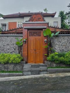 Gee Villas Yogyakarta - 8