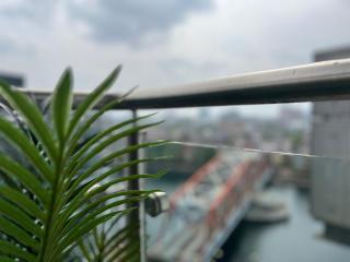 Luxury Condo with River Views Sleeps 6 - Manchester - 5