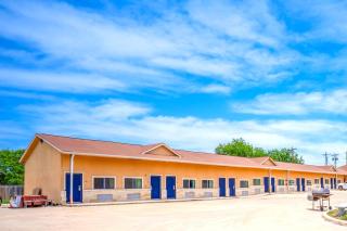 Atria Extended Stays By OYO, Jourdanton, TX - Jourdanton - 8