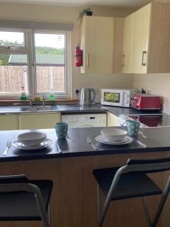 Two Bedroom Bungalow No2 - Secure Gated Parking - Basildon - 6