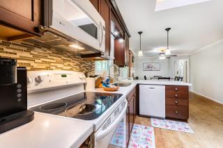 Southern Charm 2BR Greensboro Nest - 8