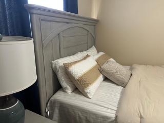 Entire 4br and 2ba at center of Downtown - 1