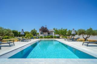 Nostra Terra Villa, 2-acre Secluded Nature Escape, By ThinkVilla - Perama - 0