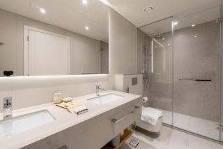 La Vie Jumeirah Beach Residence 3 Bedroom Beachfront Apartment with Palm Views - 8