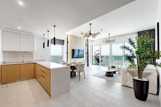 La Vie Jumeirah Beach Residence 3 Bedroom Beachfront Apartment with Palm Views - 3