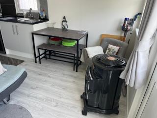 Beachy Vibes and Chill Times 2 bed chalet in Leysdown - Leysdown-on-Sea - 8