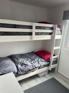 Beachy Vibes and Chill Times 2 bed chalet in Leysdown - Leysdown-on-Sea - 1