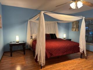 Relaxing Country Farmhouse with Hot Tub Sleeps 10 - 3