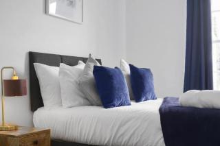 The Exquisite Gem of Central Bath - Sleeps 8 - Bath - 1