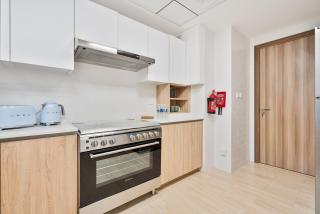 Modern 2BR with Private Terrace, Pool and Gym Access - 3