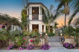 Seventh Shore Stylish Seal Beach Home w Elevator Fireplace Bold Design - Seal Beach - 9