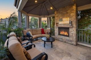 Seventh Shore Stylish Seal Beach Home w Elevator Fireplace Bold Design - Seal Beach - 7