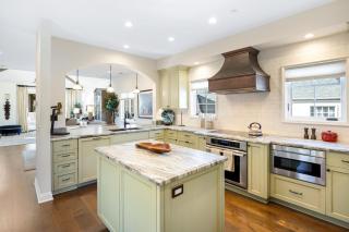 Seventh Shore Stylish Seal Beach Home w Elevator Fireplace Bold Design - Seal Beach - 6