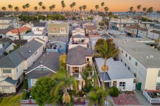 Seventh Shore Stylish Seal Beach Home w Elevator Fireplace Bold Design - Seal Beach - 5
