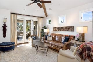 Seventh Shore Stylish Seal Beach Home w Elevator Fireplace Bold Design - Seal Beach - 4