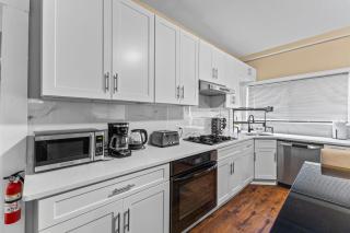 Totally Renovated 3Br Apartment - Newton - 9