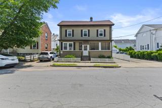 Totally Renovated 3Br Apartment - Newton - 4
