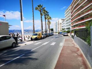LE BAY SIDE plein cœur de Juan les Pins en bord de mer, pour familles ou petits groupes - Antibes - 2